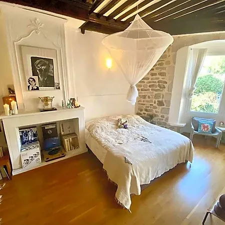 Guest house La Sainte Claire 3*